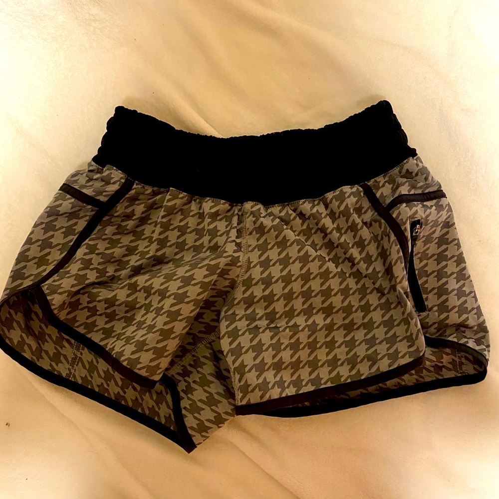Lululemon size 4 shorts !